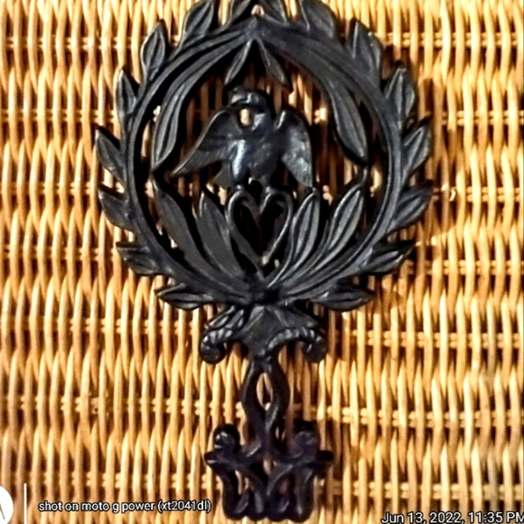 Vintage Wilton Cast Iron Eagle & Laurel Heart Wreath Trivet - Picture 6 of 9